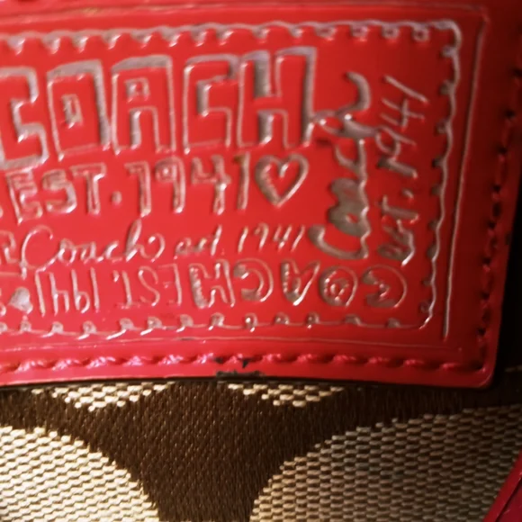 COACH  A1381 F22941 Ltd. Ed. Daisy Signature Crossbody/Tote- Khaki, Raspberry - Picture 3 of 16